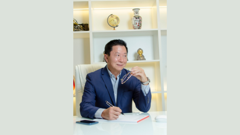 Dr. Milton Seigi Hayashi apresenta modelos de carros de luxo que conquistam apaixonados por design e alta performance.