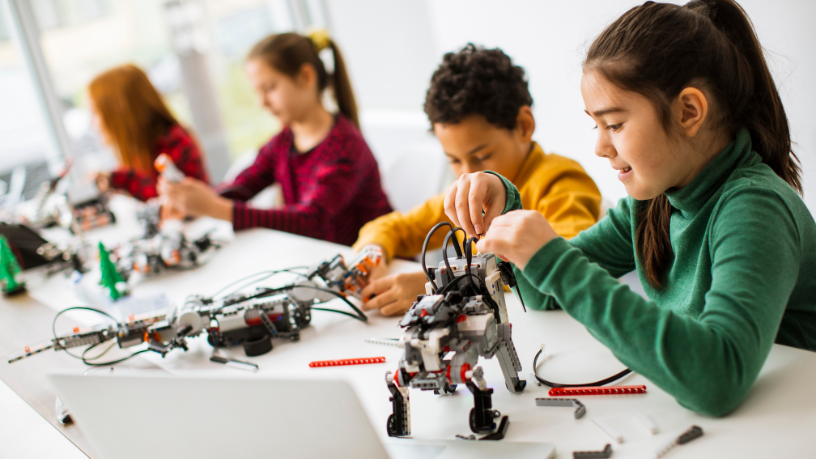 Educação para o futuro: Sérgio Bento De Araújo destaca a robótica como ponte entre inovação, aprendizado e igualdade de oportunidades.