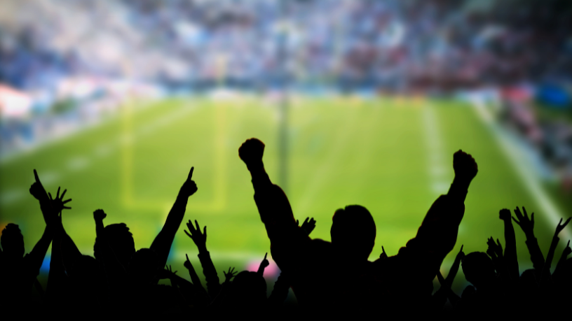 Segundo Matheus Vinicius Voigt, a economia do futebol envolve receitas crescentes, marcas fortes e impacto mundial.