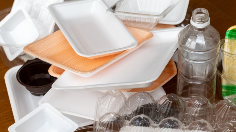 Como Elias Assum Sabbag Junior promove inovação sustentável no setor plástico, unindo tecnologia de ponta e consciência ambiental.